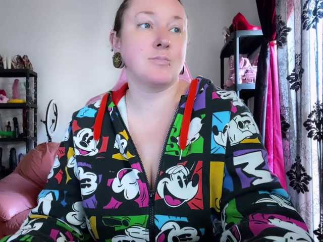 NylonQueen's BongaCams show and profile