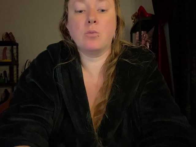 NylonQueen's BongaCams show and profile