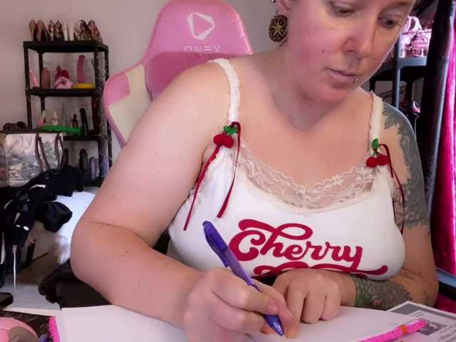 NylonQueen's BongaCams show and profile