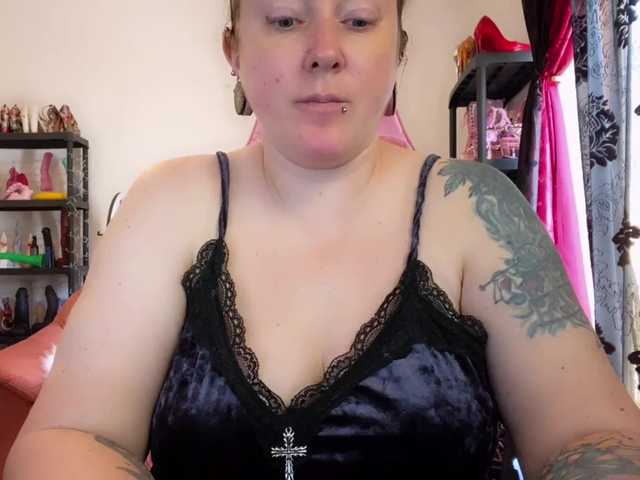 NylonQueen's BongaCams show and profile