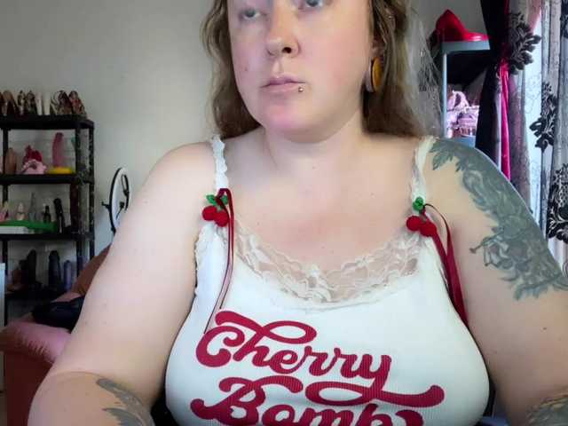 NylonQueen's BongaCams show and profile