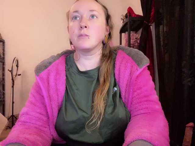 NylonQueen's BongaCams show and profile