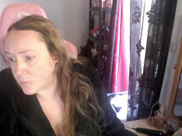 NylonQueen's BongaCams show and profile