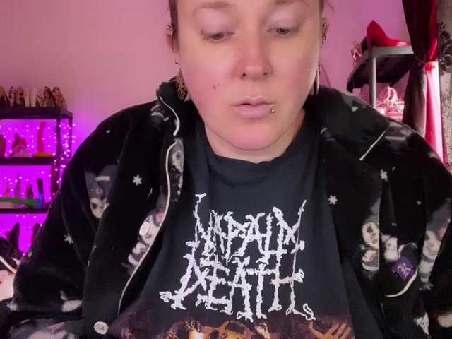 NylonQueen's BongaCams show and profile