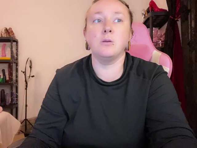 NylonQueen's BongaCams show and profile