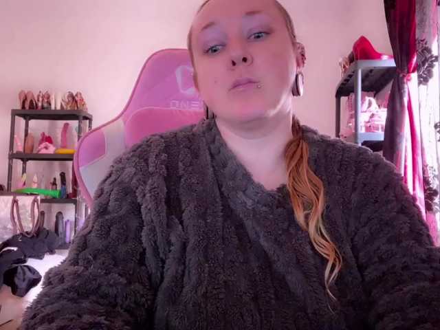 NylonQueen's BongaCams show and profile