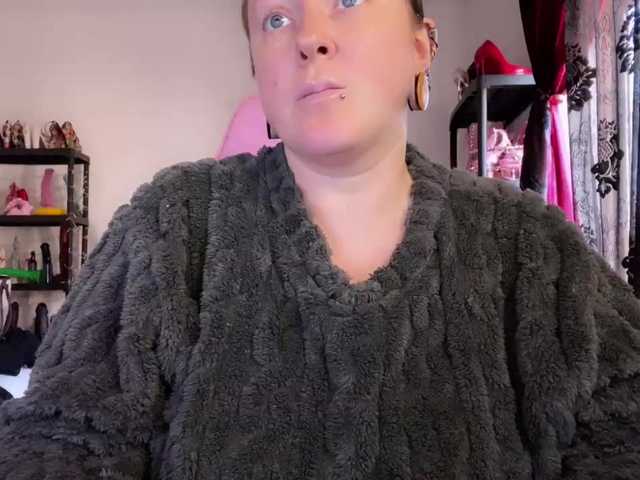 NylonQueen's BongaCams show and profile