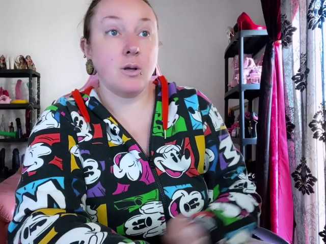 NylonQueen's BongaCams show and profile