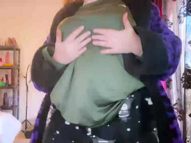 NylonQueen's BongaCams show and profile