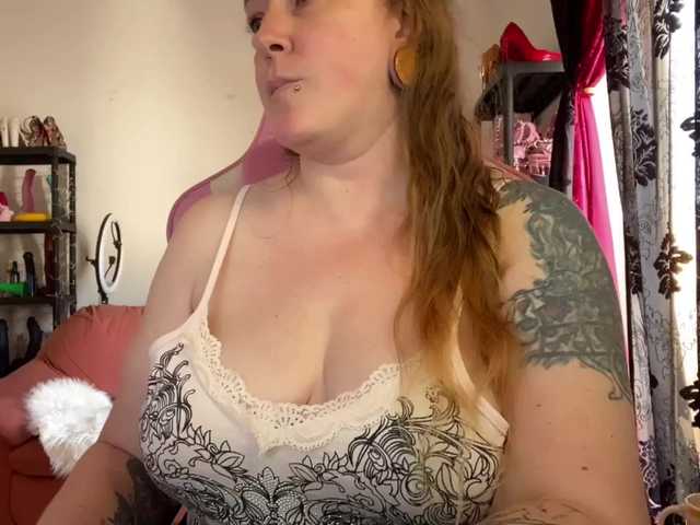 NylonQueen's BongaCams show and profile