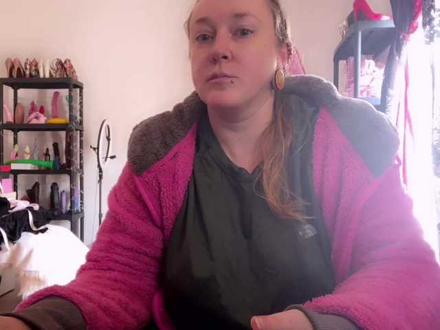 NylonQueen's BongaCams show and profile