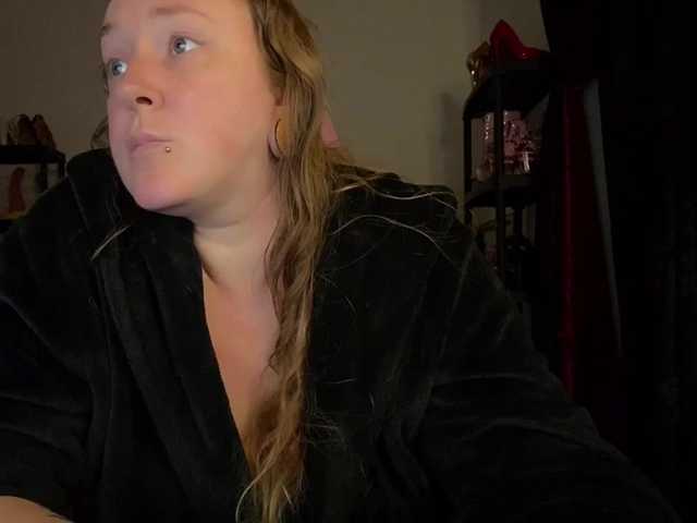 NylonQueen's BongaCams show and profile