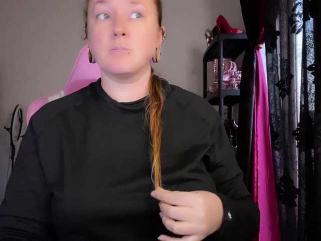 NylonQueen's BongaCams show and profile