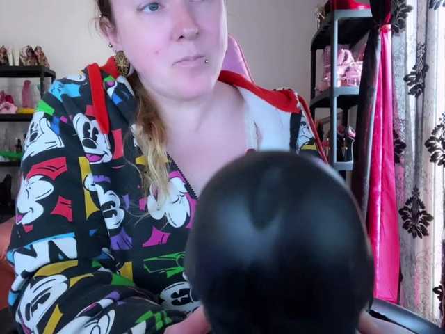 le modèle Nylonqueen est en webcam porno dans un show sur le site bongacams, il possède les tags suivants: White/Caucasian,Blonde,Hairy