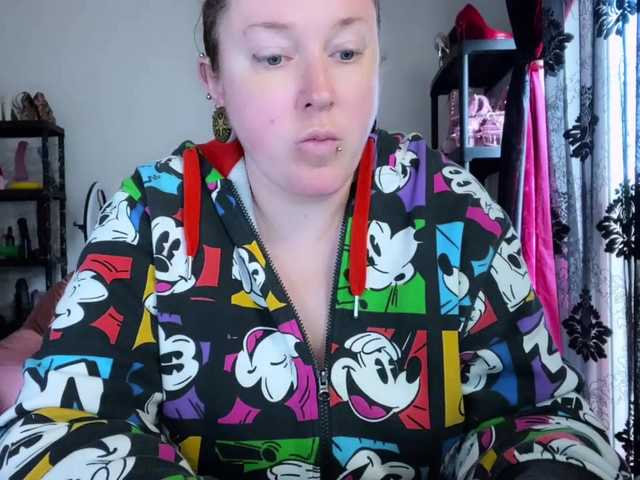 NylonQueen's BongaCams show and profile