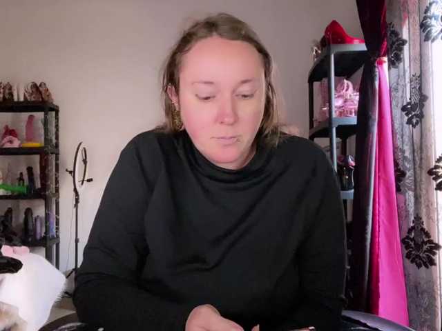 NylonQueen's BongaCams show and profile