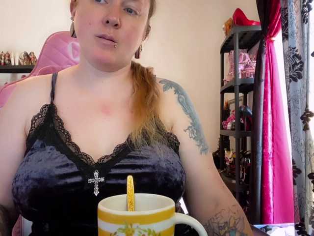 NylonQueen's BongaCams show and profile