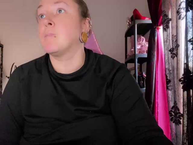 NylonQueen's BongaCams show and profile