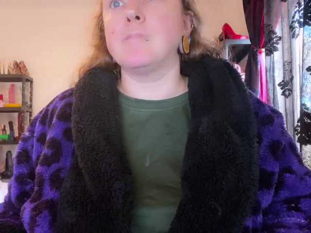 NylonQueen's BongaCams show and profile