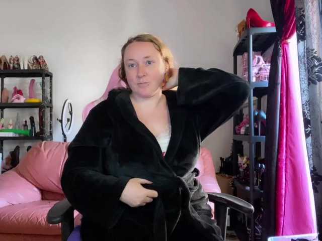 NylonQueen's BongaCams show and profile