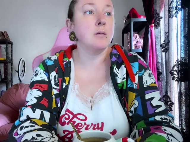 NylonQueen's BongaCams show and profile