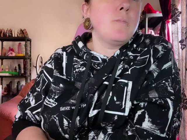 NylonQueen live cam profile