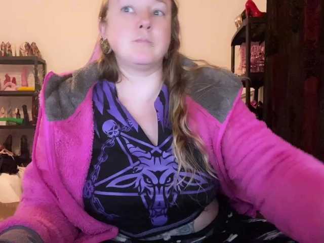 NylonQueen's BongaCams show and profile