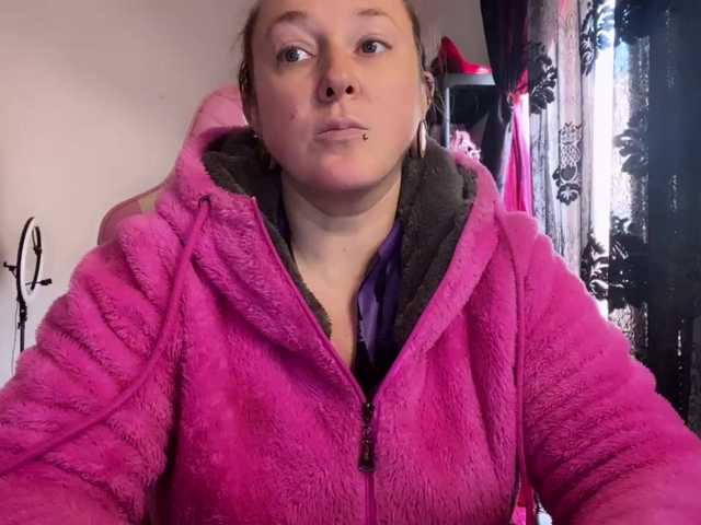 NylonQueen's BongaCams show and profile