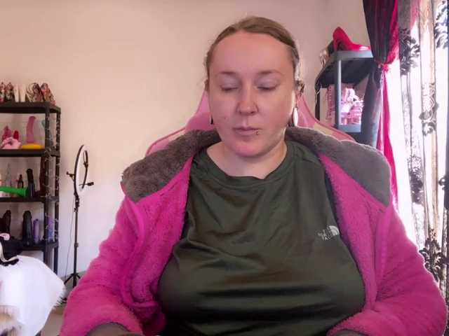 NylonQueen's BongaCams show and profile