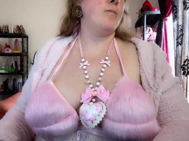 NylonQueen's BongaCams show and profile