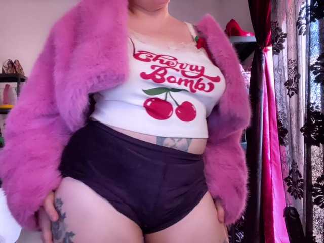 NylonQueen's BongaCams show and profile