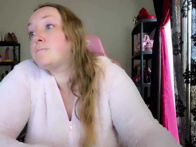 NylonQueen's BongaCams show and profile