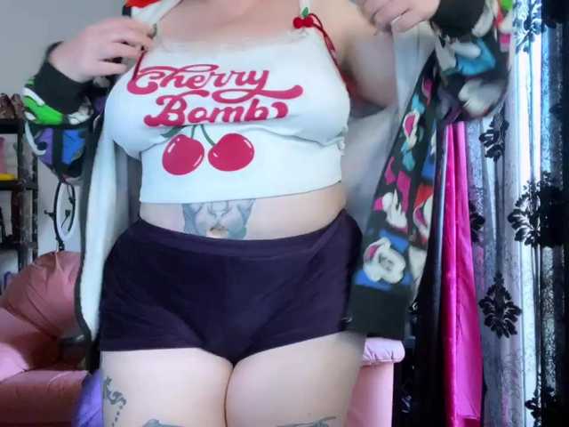 NylonQueen's BongaCams show and profile