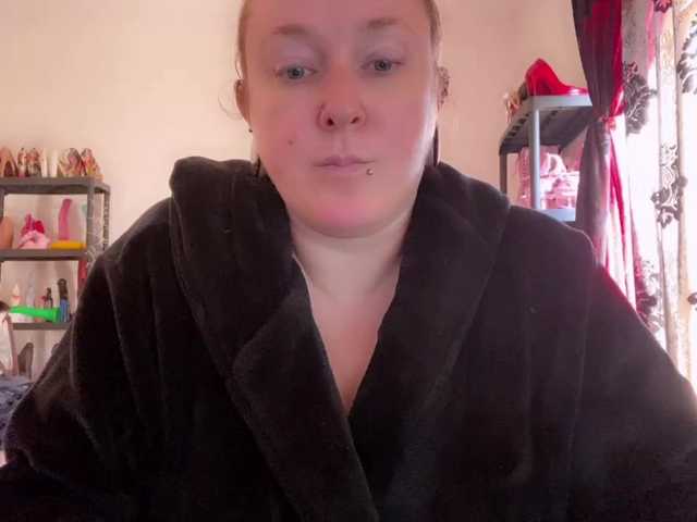 NylonQueen's BongaCams show and profile