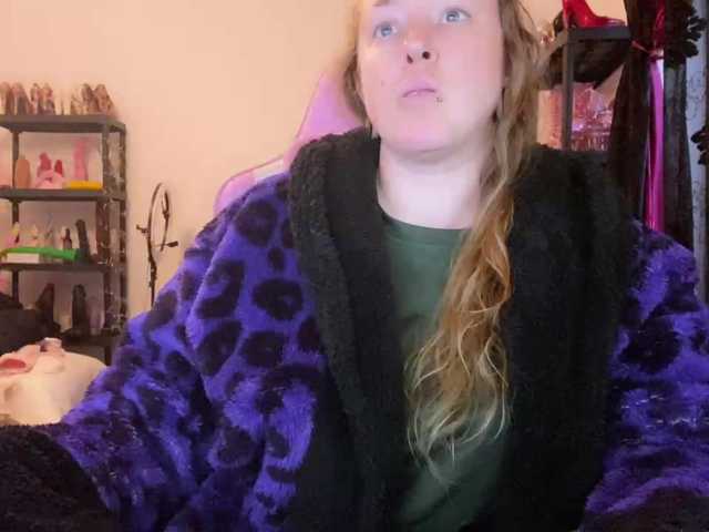 NylonQueen's BongaCams show and profile