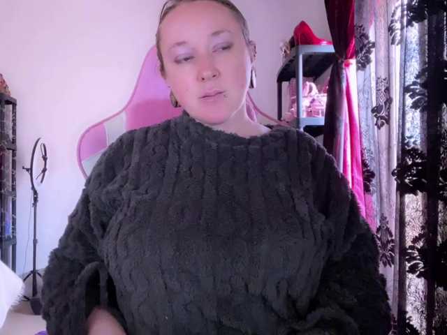 NylonQueen's BongaCams show and profile