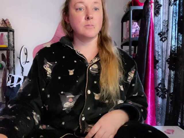 NylonQueen's BongaCams show and profile