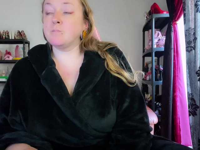 NylonQueen's BongaCams show and profile