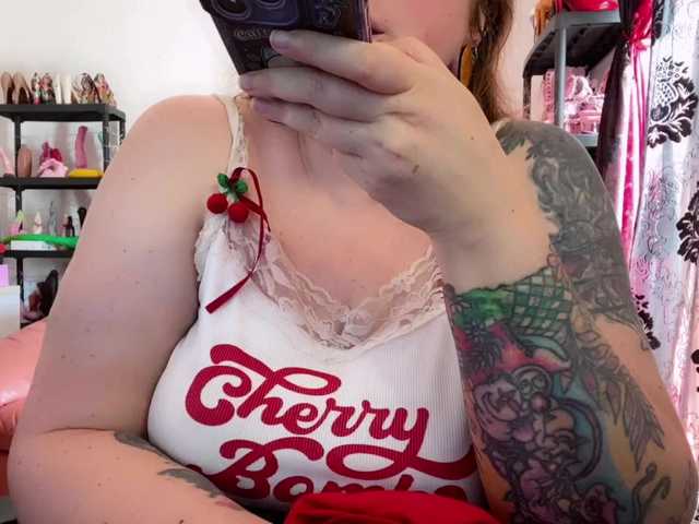 NylonQueen's BongaCams show and profile