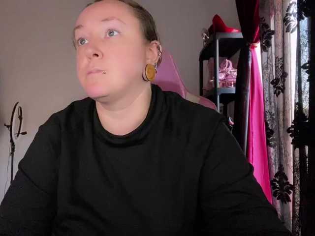 NylonQueen's BongaCams show and profile