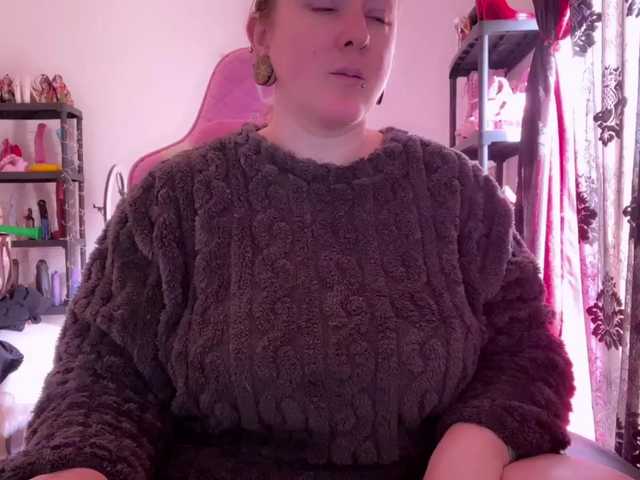 NylonQueen's BongaCams show and profile