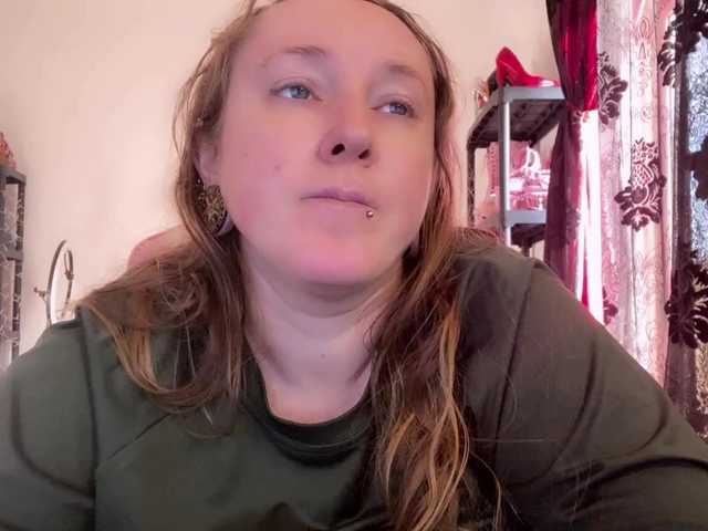 NylonQueen's BongaCams show and profile