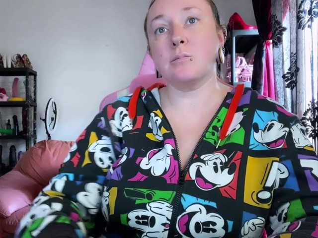 NylonQueen's BongaCams show and profile