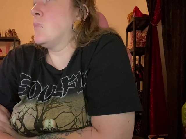 NylonQueen's BongaCams show and profile