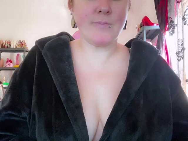 NylonQueen's BongaCams show and profile