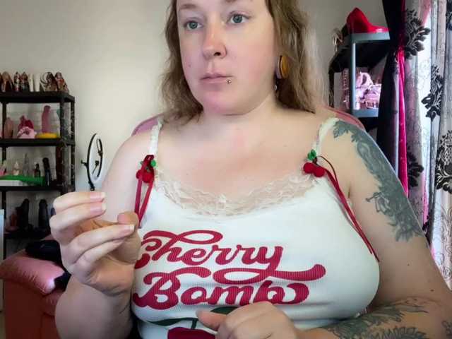 NylonQueen's BongaCams show and profile