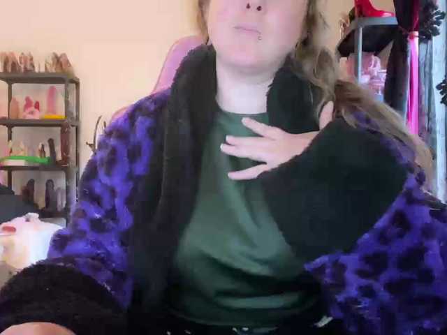 NylonQueen's BongaCams show and profile