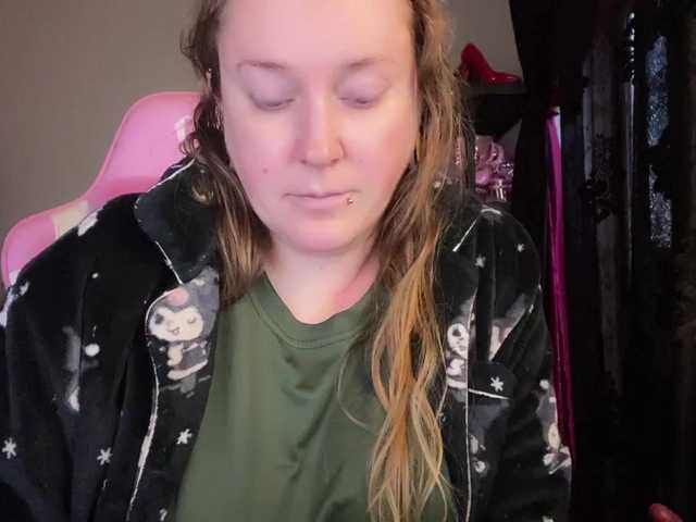 NylonQueen's BongaCams show and profile