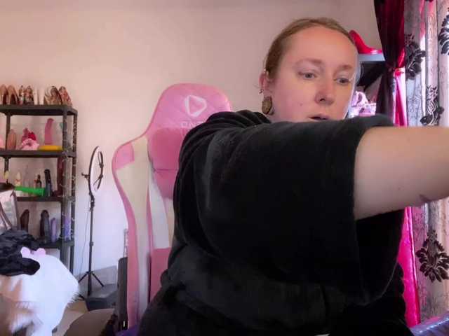 NylonQueen's BongaCams show and profile