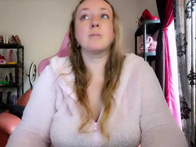 NylonQueen's BongaCams show and profile